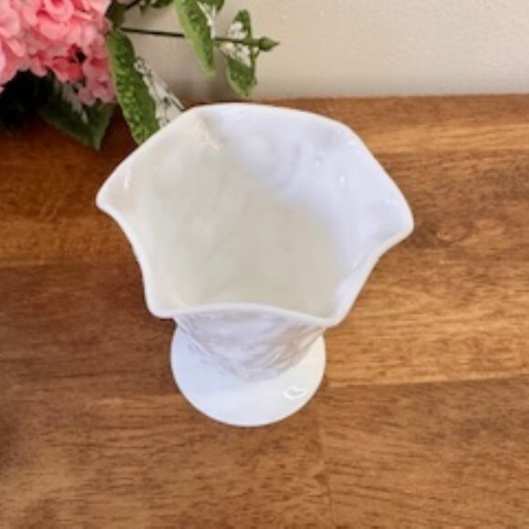 Vintage Bryce El Rancho White Milk Glass Vase‎ Ruffled Edge Footed Pedestal Vase - Picture 4 of 5